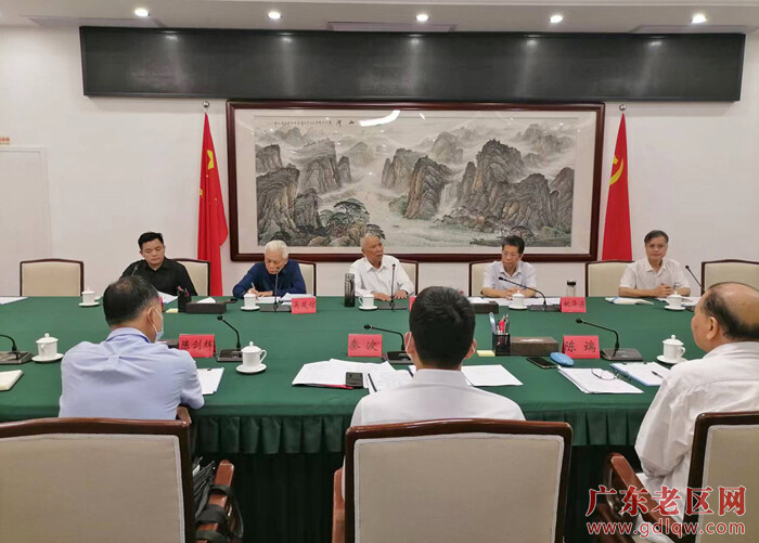 5在肇庆小岛宾馆会议室召开座谈会.jpg