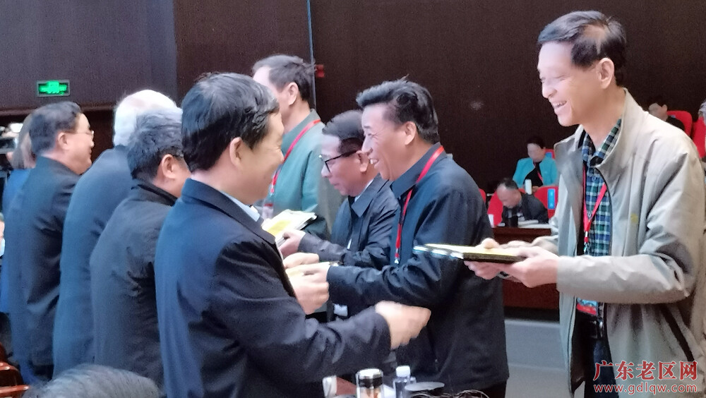 10-2表彰2022年度全省老区宣传工作先进集体和个人.jpg