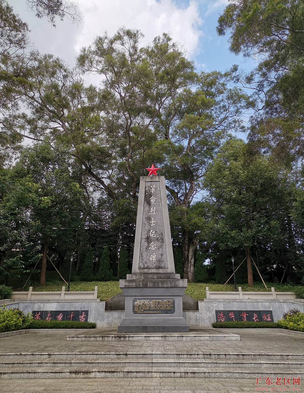 高潭革命烈士纪念碑.jpg