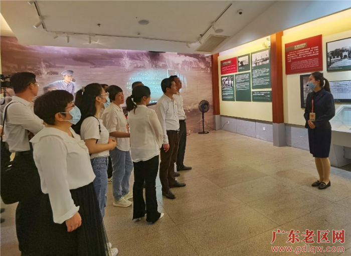 2 参观叶剑英生平事迹展.jpeg