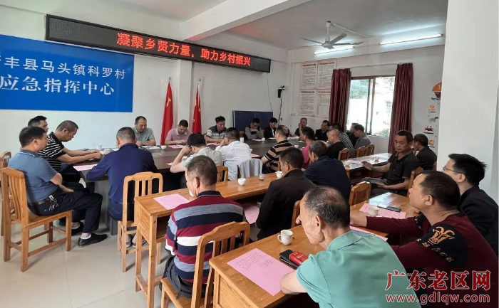 座谈会.jpg