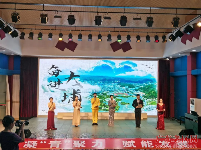 诗朗诵《奋进大埔》.jpg
