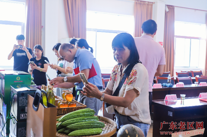2 宣传推介会现场 (1).jpg