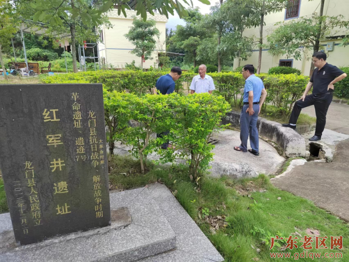 1在红四师休整地参观学习 。潘俊才摄 (1).jpg