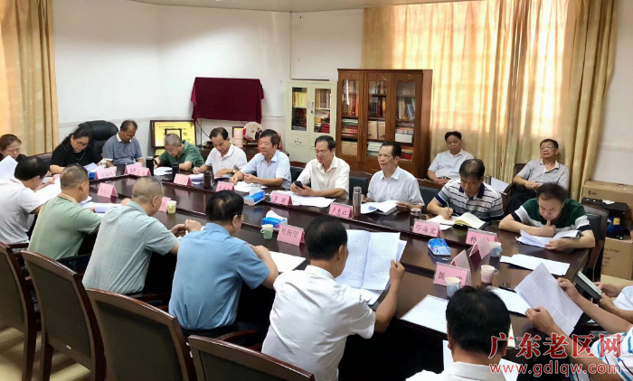 图为茂名市老促会召开“光亮工程”“国奶养育工程”公益项目推进会.jpg
