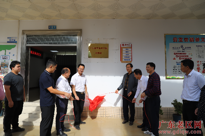 图为茂名市老促会会长罗明深入信宜老区调研并出席信宜老区池洞镇革命老区挂牌仪式.jpg