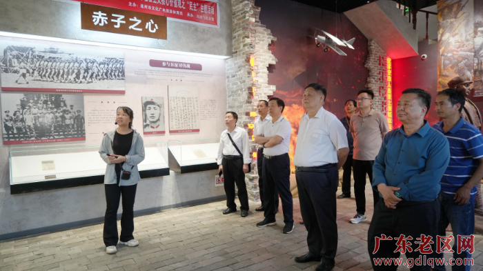 百色巴马考察团在冯达飞纪念馆参观考察.jpg