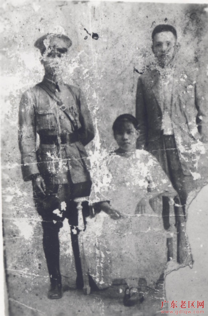 1931年冬，李任予（右）、李任予妻子陈竹君（中）与蒋光鼐（左）在南京合影。.png