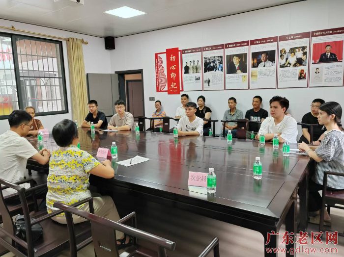 专题会会场.jpg