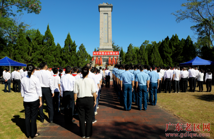 兴宁举行烈士纪念日活动.png