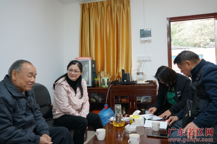 老促会领导与镇委书记和镇分管领导座谈.JPG