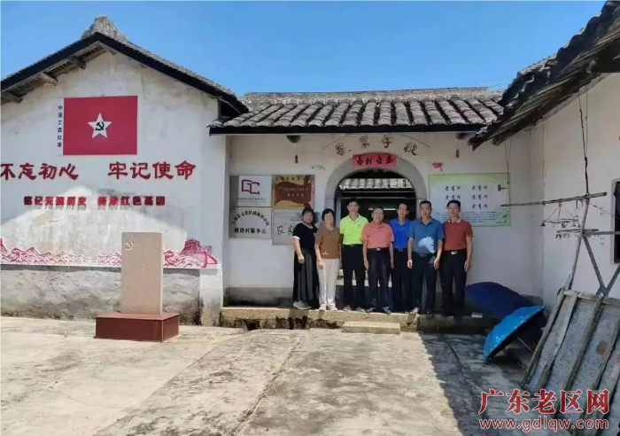 梅州市红色文化研究会大埔会员参观桃源镇革命旧址.webp.jpg