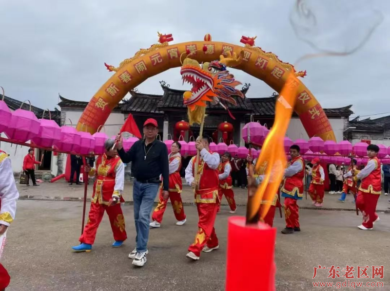 百侯迎龙珠灯活动1.jpg