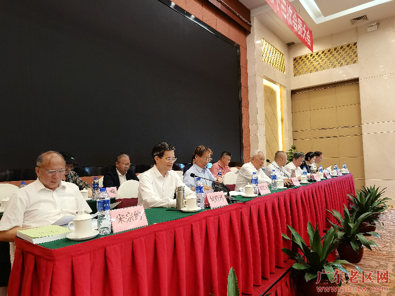 与会领导_看图王.jpg