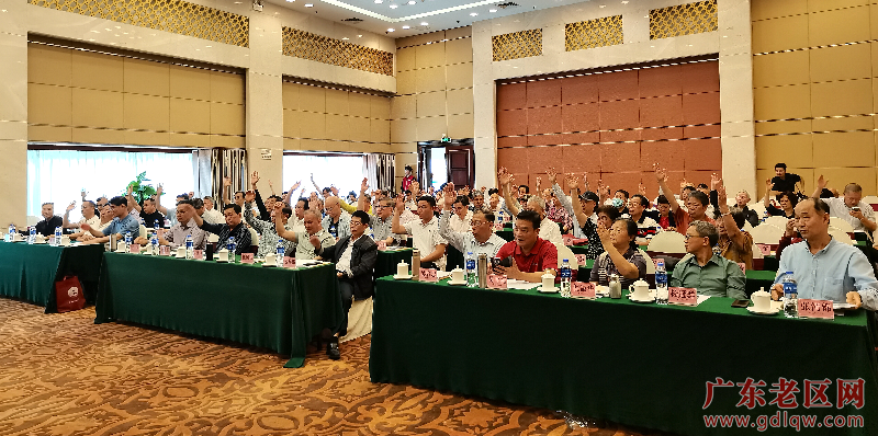 与会人员_看图王.jpg