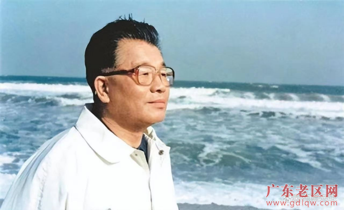2吴楚人（吴南生）.png