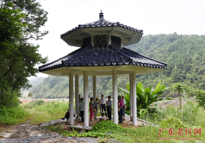 3塔子坳战斗纪念亭.png