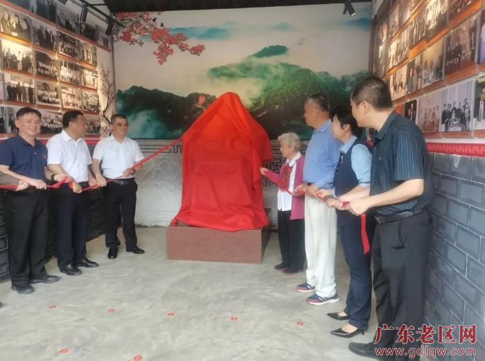 连贯同志生平陈列室开幕暨连贯铜像揭幕2.jpg