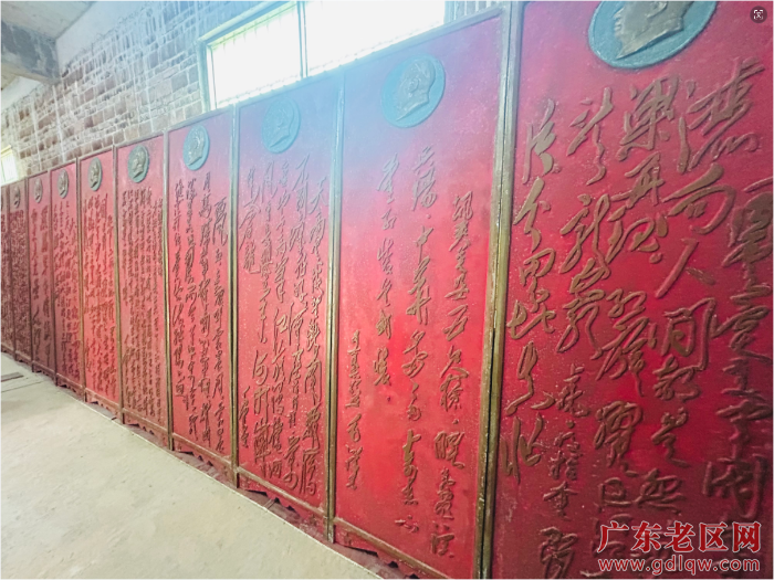 毛主席诗词草书浮雕制品.jpg