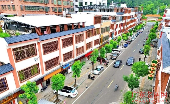 百侯镇黄塘坝主街道.jpg