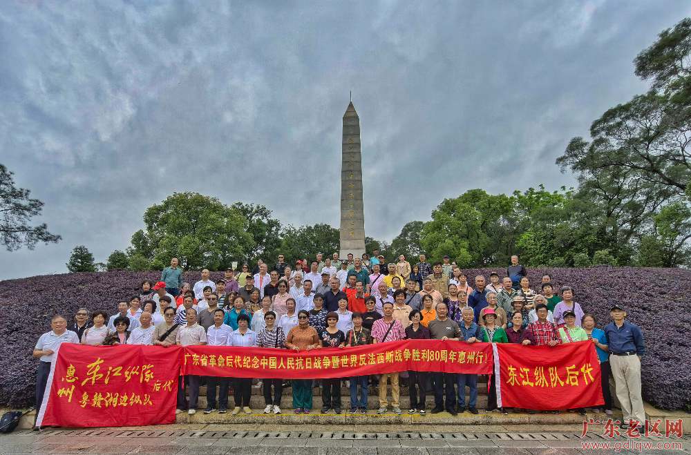 《心中的丰碑》（组图1）.jpg