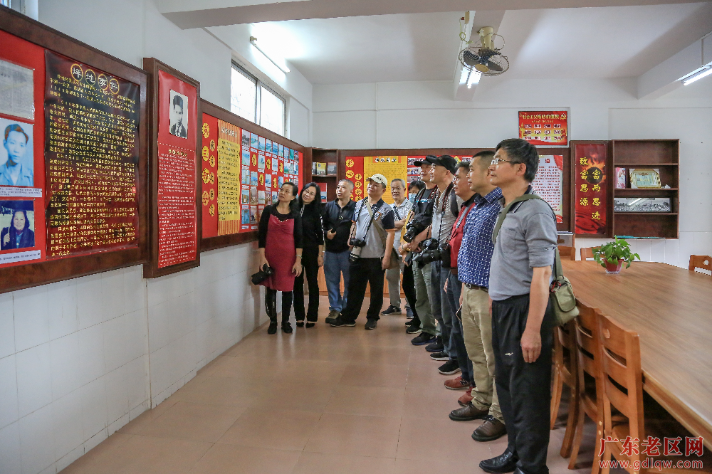 《我们在行动》2021年4月26日拍摄于佛冈县汤塘镇菱塘黄渠成纪念小学  卢小丽 18926655519.jpg