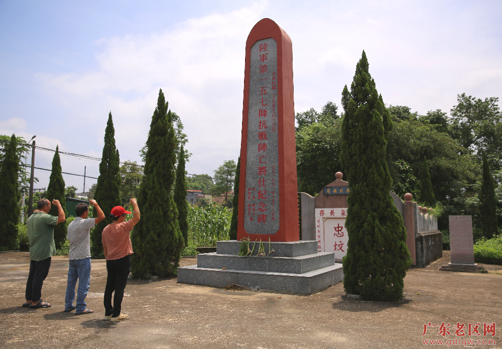 纪念碑建于1940年10月15日,为纪念陆军第一五七师抗战阵亡将士而立,位于清远市清城区源潭镇青龙村.摄影者雷丽琼.摄影时间2025年6月5日.jpg