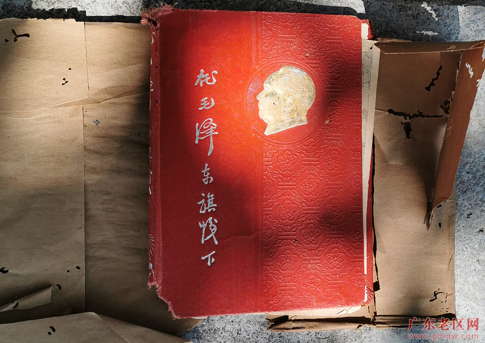 《抗战战士温鹏的“三等功臣”证书，颁发于1954年10月9 日》  摄影者：温玉珍 2021年2月摄于清新区龙颈镇1.jpg
