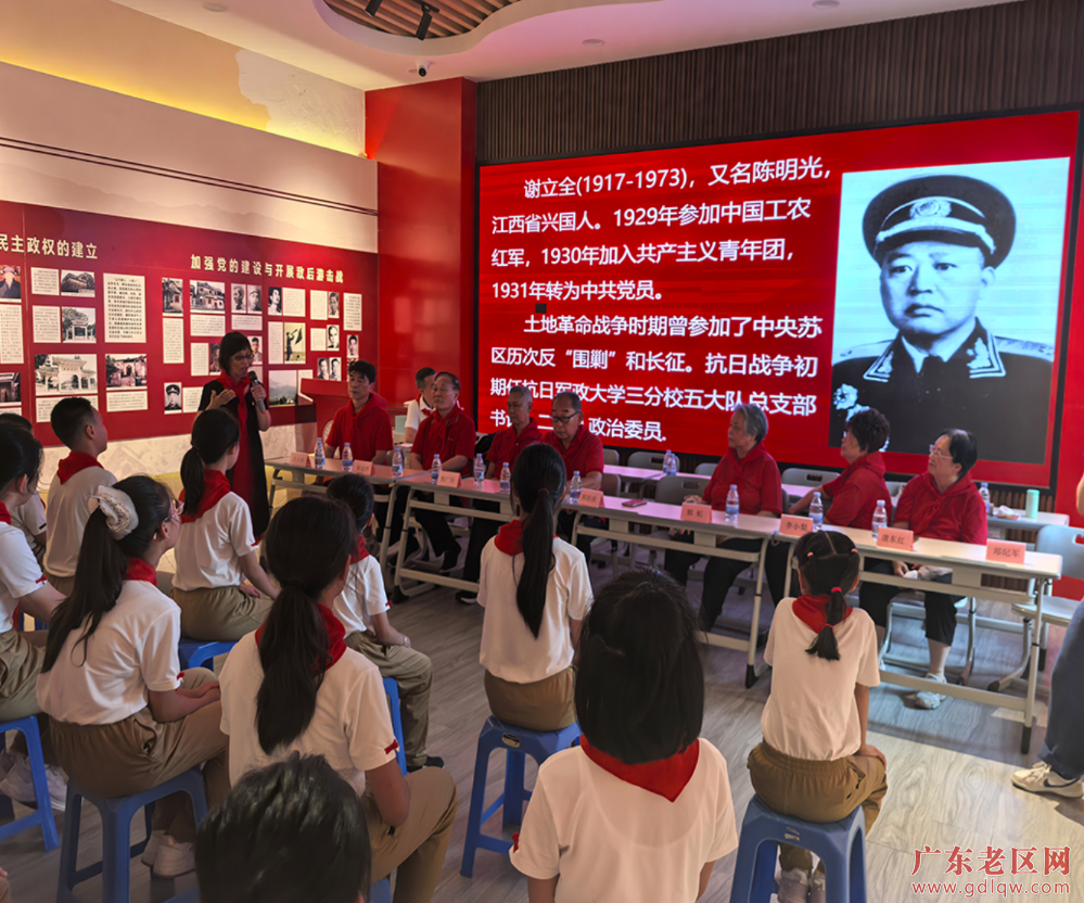 《“六一”的礼物》（珠江纵队后代到中山市三乡镇大布学校捐款，参与党史教育活动）+郑纪军4.png
