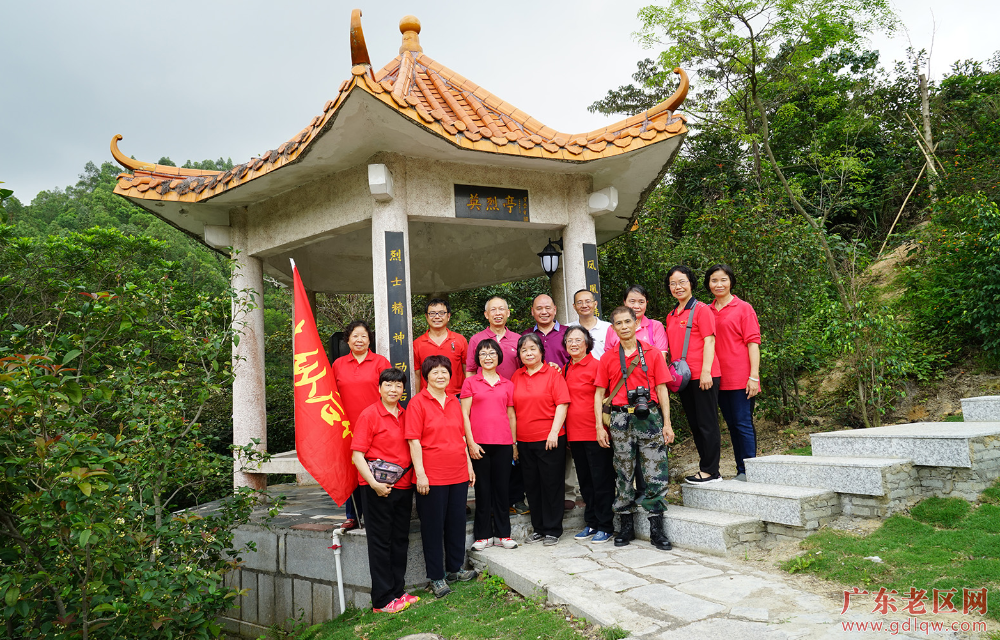 祭扫 珠海凤凰山烈士陵园  + 郑纪军4.png