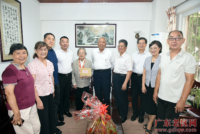曾还.jpg