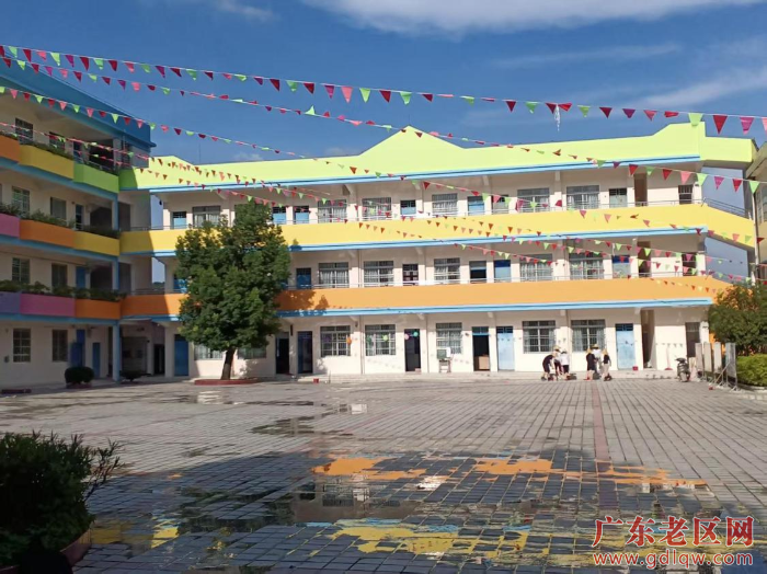 3上图为教学楼新貌6.png